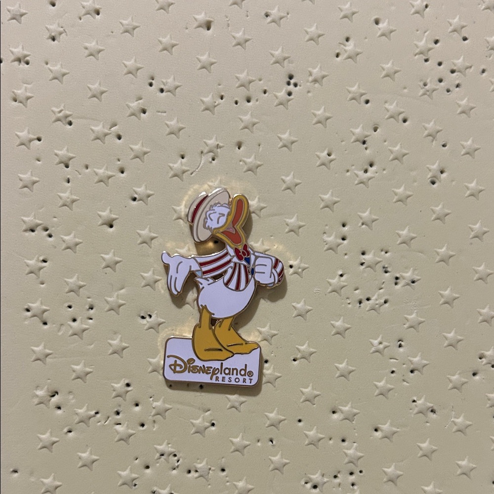 Disneyland Resort Donald Duck Pin